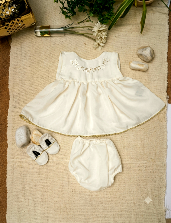 Hand Embroidered Pearl White and Gold - view 5